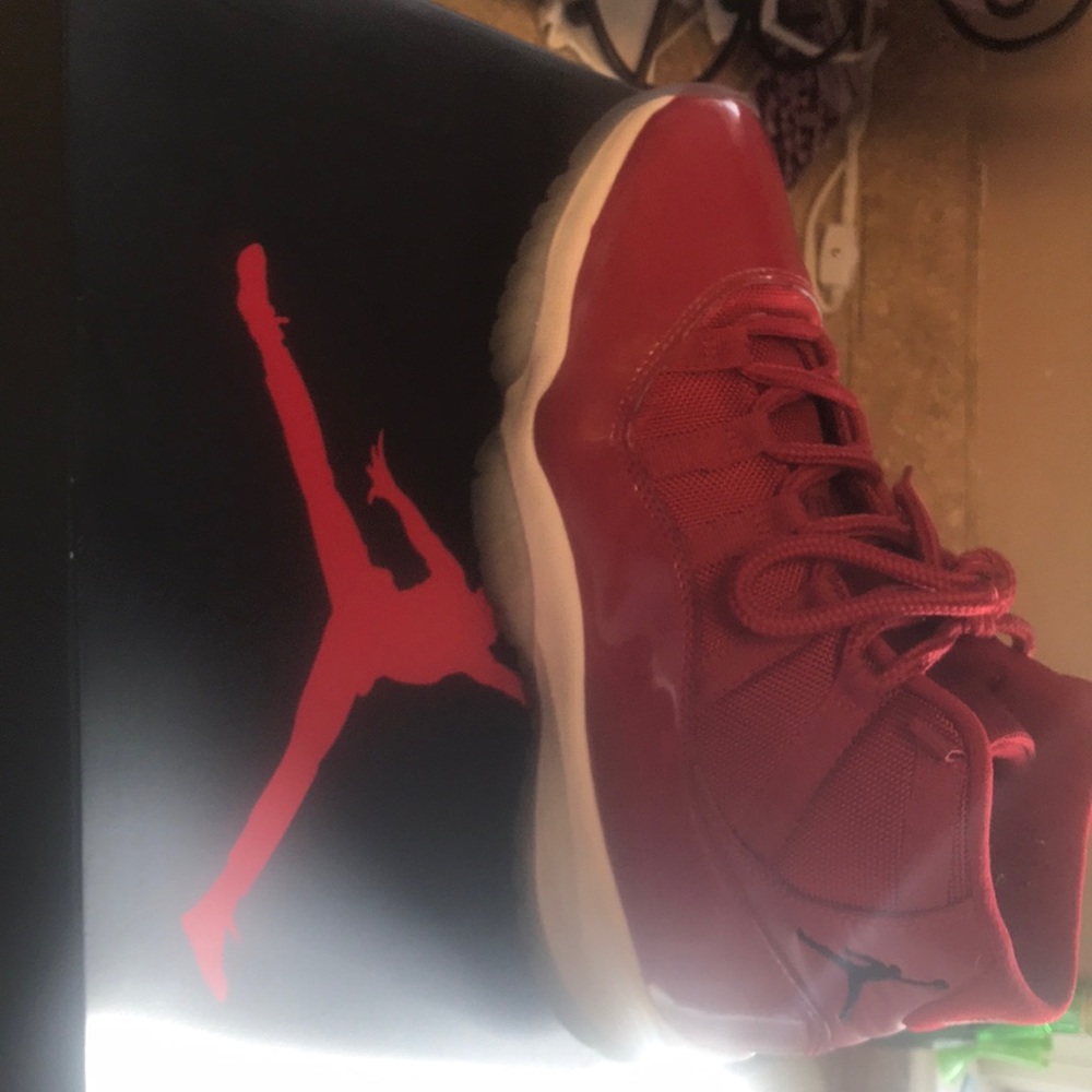 Retro 11 red